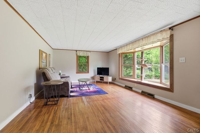 21 Brookside Avenue, Minetto, NY 13115