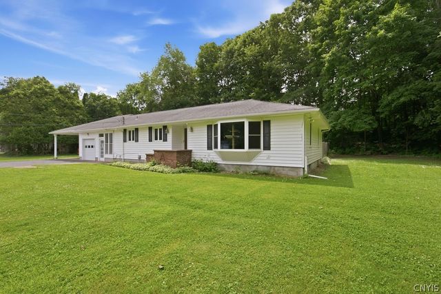 21 Brookside Avenue, Minetto, NY 13115