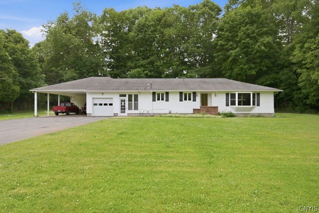 21 Brookside Avenue, Minetto, NY 13115
