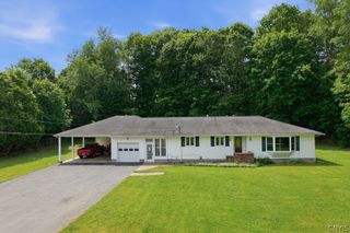 21 Brookside Avenue, Minetto, NY 13115
