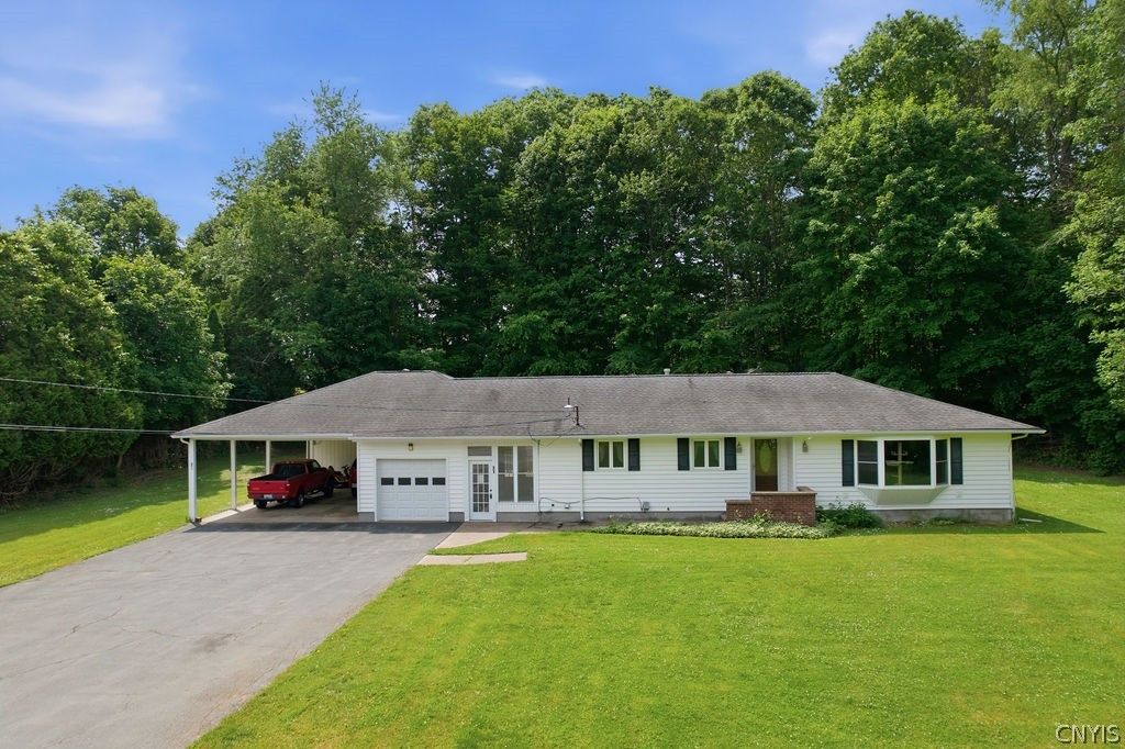 21 Brookside Avenue, Minetto, NY 13115
