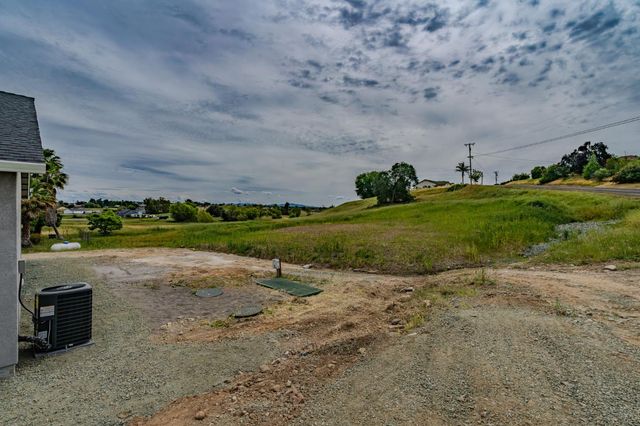 2426 Village Dr, Ione, CA 95640