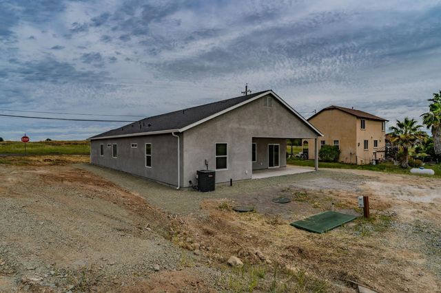 2426 Village Dr, Ione, CA 95640