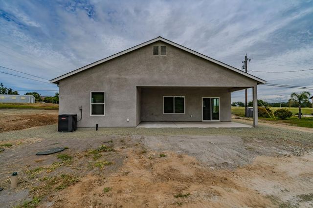 2426 Village Dr, Ione, CA 95640