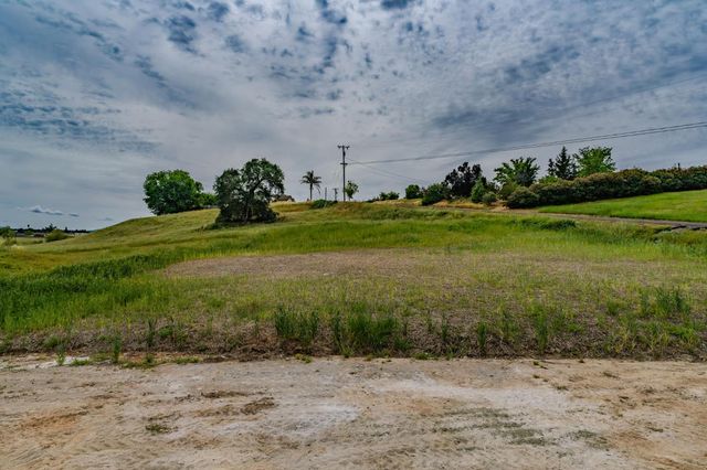 2426 Village Dr, Ione, CA 95640