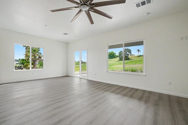 2426 Village Dr, Ione, CA 95640