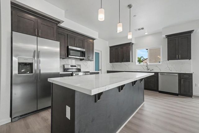 2426 Village Dr, Ione, CA 95640
