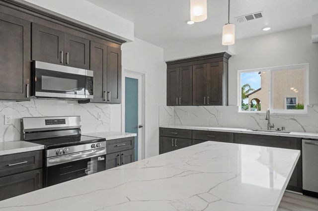 2426 Village Dr, Ione, CA 95640