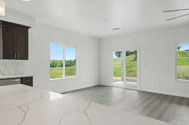 2426 Village Dr, Ione, CA 95640