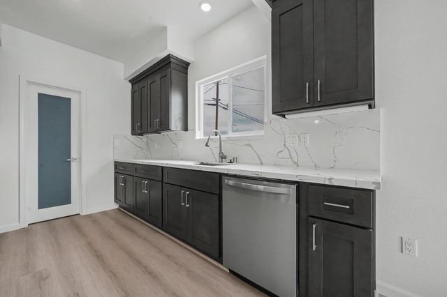 2426 Village Dr, Ione, CA 95640