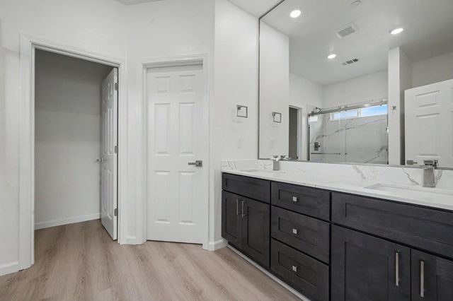 2426 Village Dr, Ione, CA 95640