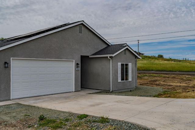 2426 Village Dr, Ione, CA 95640