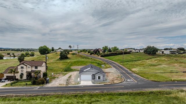 2426 Village Dr, Ione, CA 95640