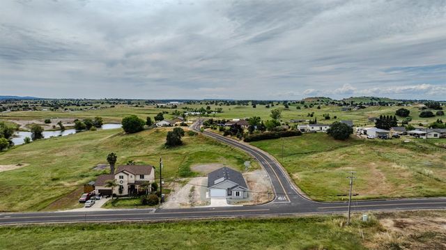 2426 Village Dr, Ione, CA 95640