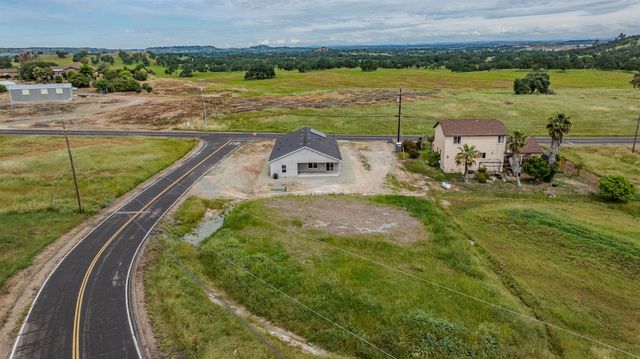 2426 Village Dr, Ione, CA 95640