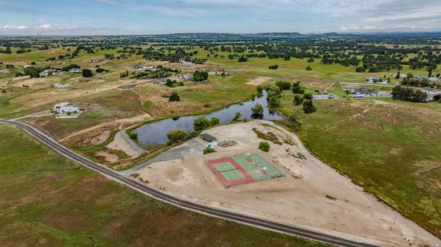 2426 Village Dr, Ione, CA 95640
