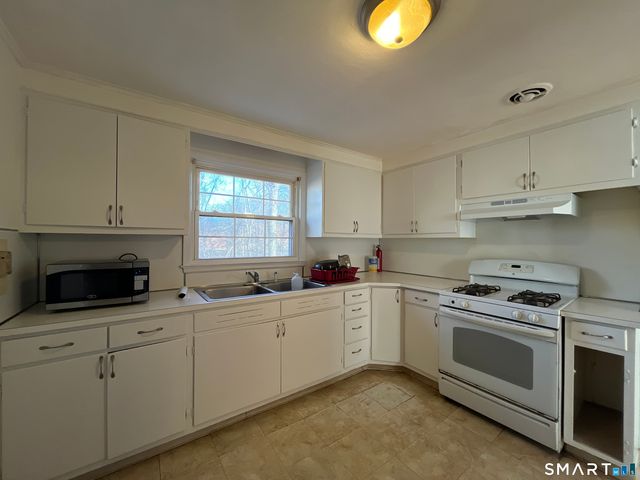 110 Roger White Drive, New Haven, CT 06511