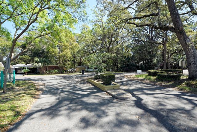 132 SE Elm Avenue E, Fort Walton Beach, FL 32548