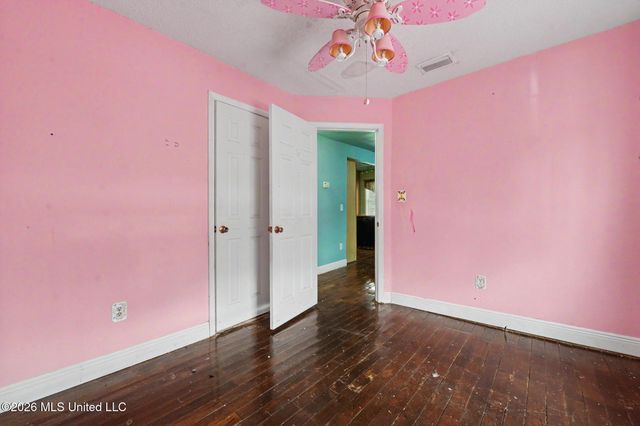 1112 Communy Avenue, Pascagoula, MS 39567