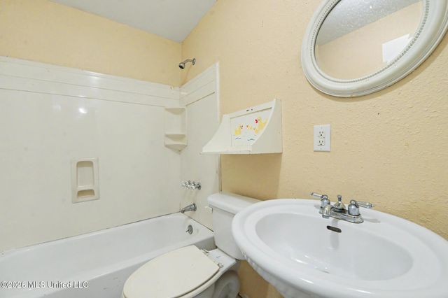 1112 Communy Avenue, Pascagoula, MS 39567