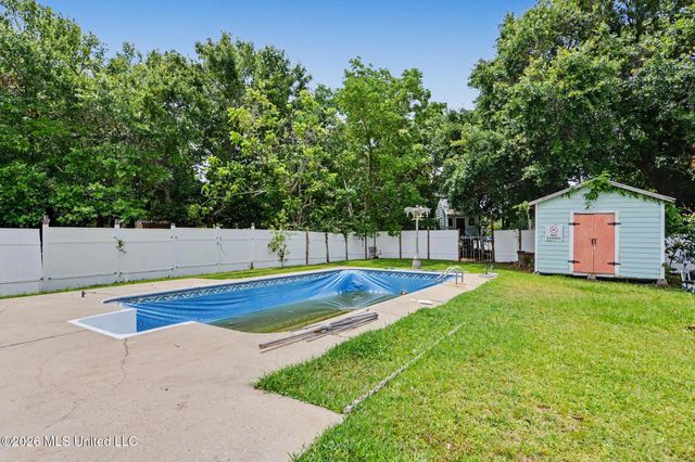 1112 Communy Avenue, Pascagoula, MS 39567