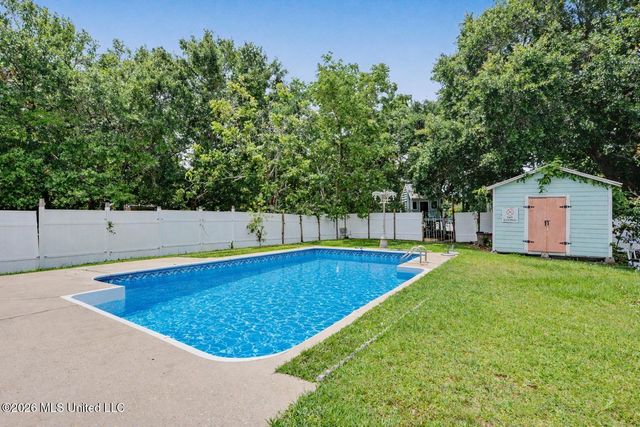 1112 Communy Avenue, Pascagoula, MS 39567