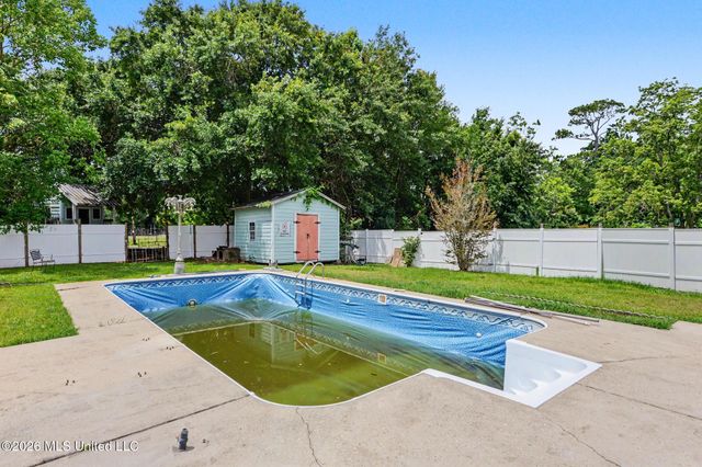 1112 Communy Avenue, Pascagoula, MS 39567