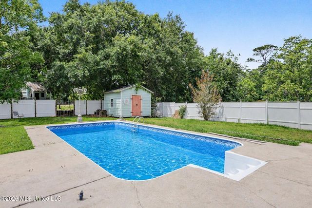 1112 Communy Avenue, Pascagoula, MS 39567