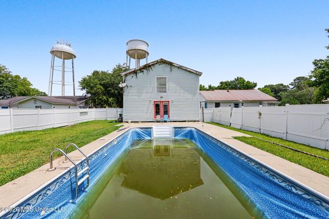 1112 Communy Avenue, Pascagoula, MS 39567