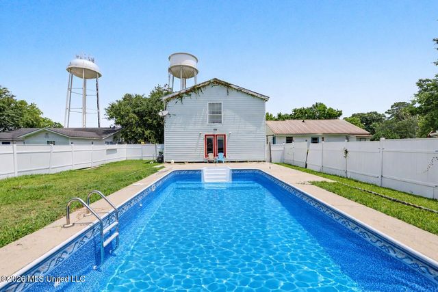 1112 Communy Avenue, Pascagoula, MS 39567