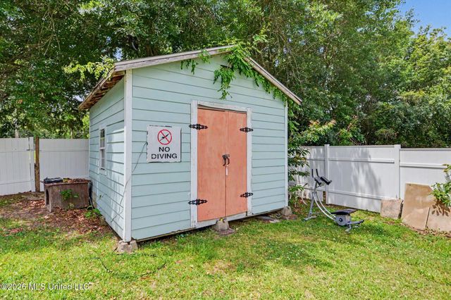 1112 Communy Avenue, Pascagoula, MS 39567