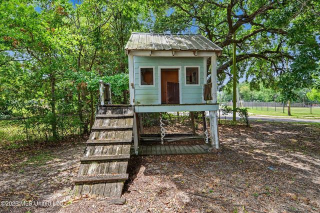 1112 Communy Avenue, Pascagoula, MS 39567