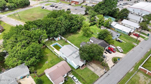1112 Communy Avenue, Pascagoula, MS 39567