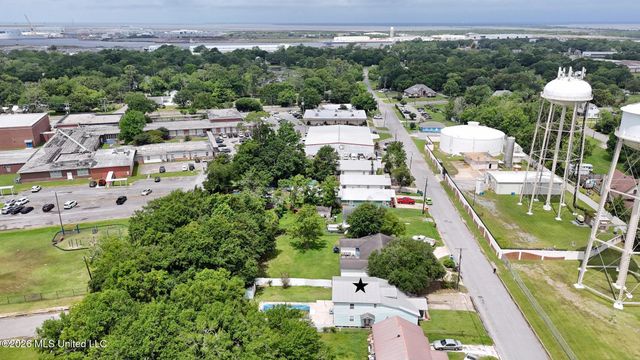 1112 Communy Avenue, Pascagoula, MS 39567