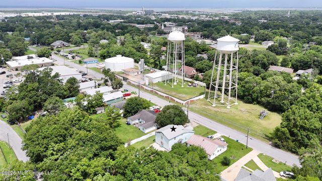 1112 Communy Avenue, Pascagoula, MS 39567