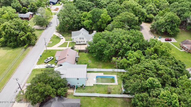 1112 Communy Avenue, Pascagoula, MS 39567