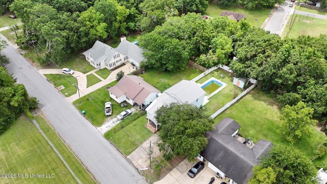 1112 Communy Avenue, Pascagoula, MS 39567