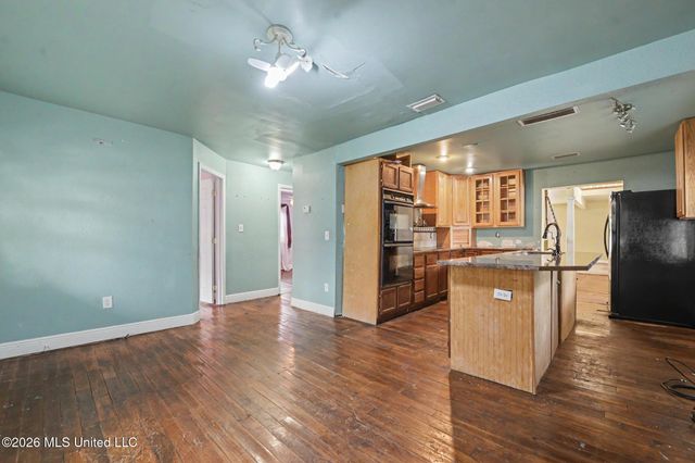 1112 Communy Avenue, Pascagoula, MS 39567