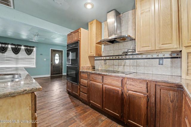 1112 Communy Avenue, Pascagoula, MS 39567