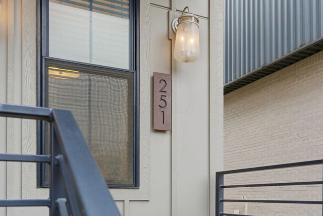 251 E 3rd Avenue, Columbus, OH 43201