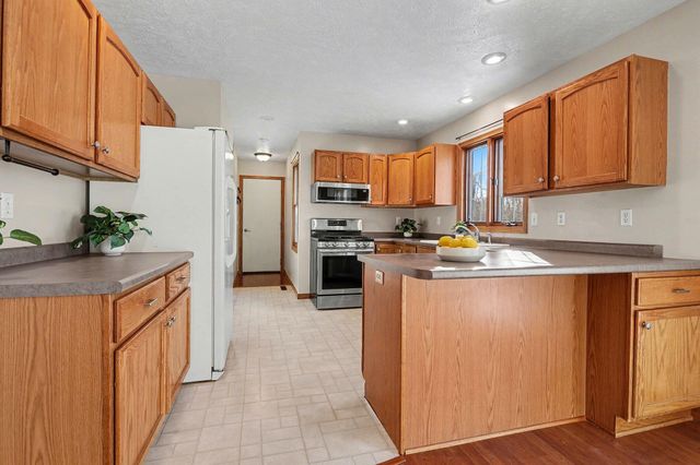 8719 Chadwick Lane, Kalamazoo, MI 49009