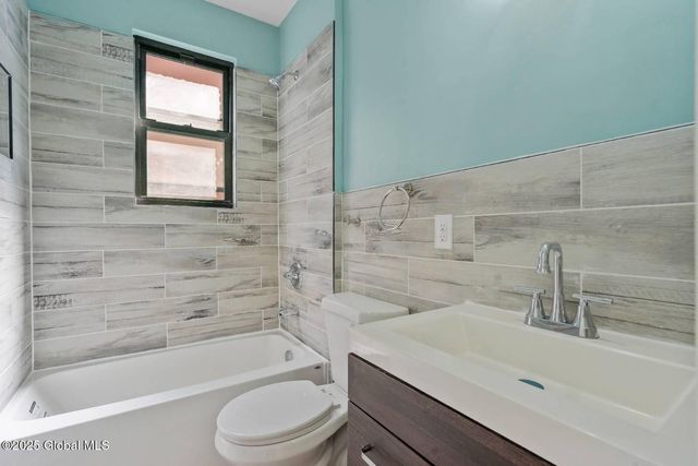 170 Washington Avenue 2A, Albany, NY 12210
