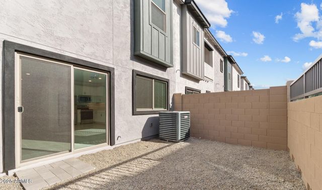 2831 W White Feather Lane, Phoenix, AZ 85085