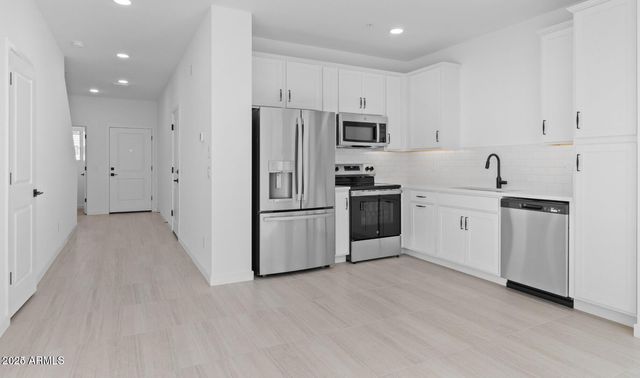2831 W White Feather Lane, Phoenix, AZ 85085
