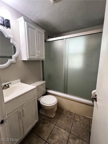 1015 Lois Avenue NW, North Canton, OH 44720