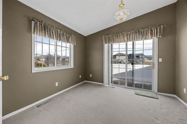 1027 74th Street NE, Cedar Rapids, IA 52402