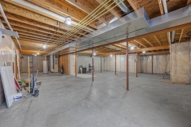 1027 74th Street NE, Cedar Rapids, IA 52402