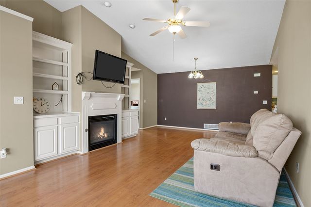 1027 74th Street NE, Cedar Rapids, IA 52402