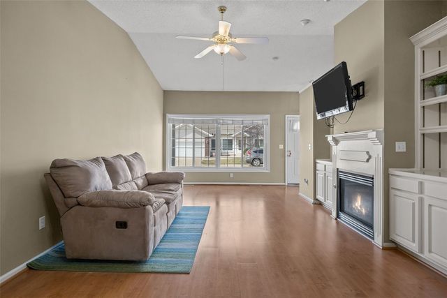 1027 74th Street NE, Cedar Rapids, IA 52402