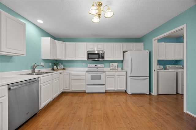 1027 74th Street NE, Cedar Rapids, IA 52402